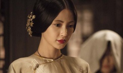 美女露出隐私部位
